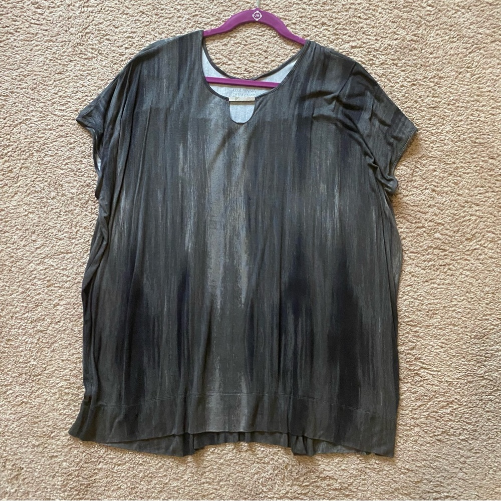 Lisa Rinna medium tee with a scoop neck and silver design on the neckline